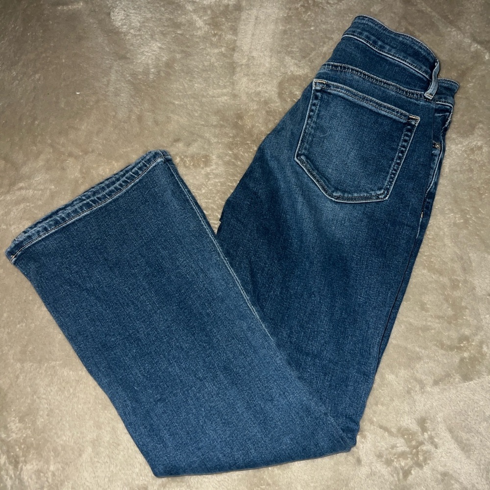 LOFT The Curvy Kick Crop Jeans